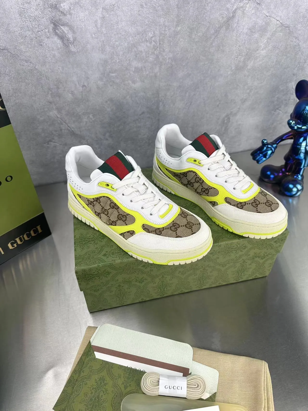 👟👟Ex-factory price 600👟👟 Gucci's latest hot-selling series of high and low-cut distressed couple's sneakers are shipped. The original version is purchased, developed and manufactured. This high-low top sneaker adopts a basketball-style silhouette design, cleverly integrated with hollow panels and distressed effects, showing its unique ingenuity. The ingenuity incorporates brand logo details such as interlocking Double G styling accessories and Gucci lettering, a low-key tribute to the brand's design heritage. Exquisite packaging at the delivery counter 🛍📦 ▪️ Fabric: Original customized imported first-layer cowhide ▪️ Inner lining: Imported first-layer cowhide ▪️ Sole: Original molded TPU sole ▪️ Sole thickness: 3cm ▪️ Size: 35-46 (Male 38 46 customized)
